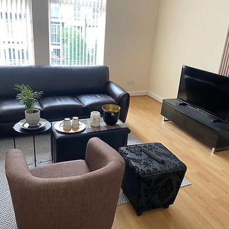 2-Bed Apartment - Sleeps 4 - Street Parking - Wifi Manchester Exterior foto
