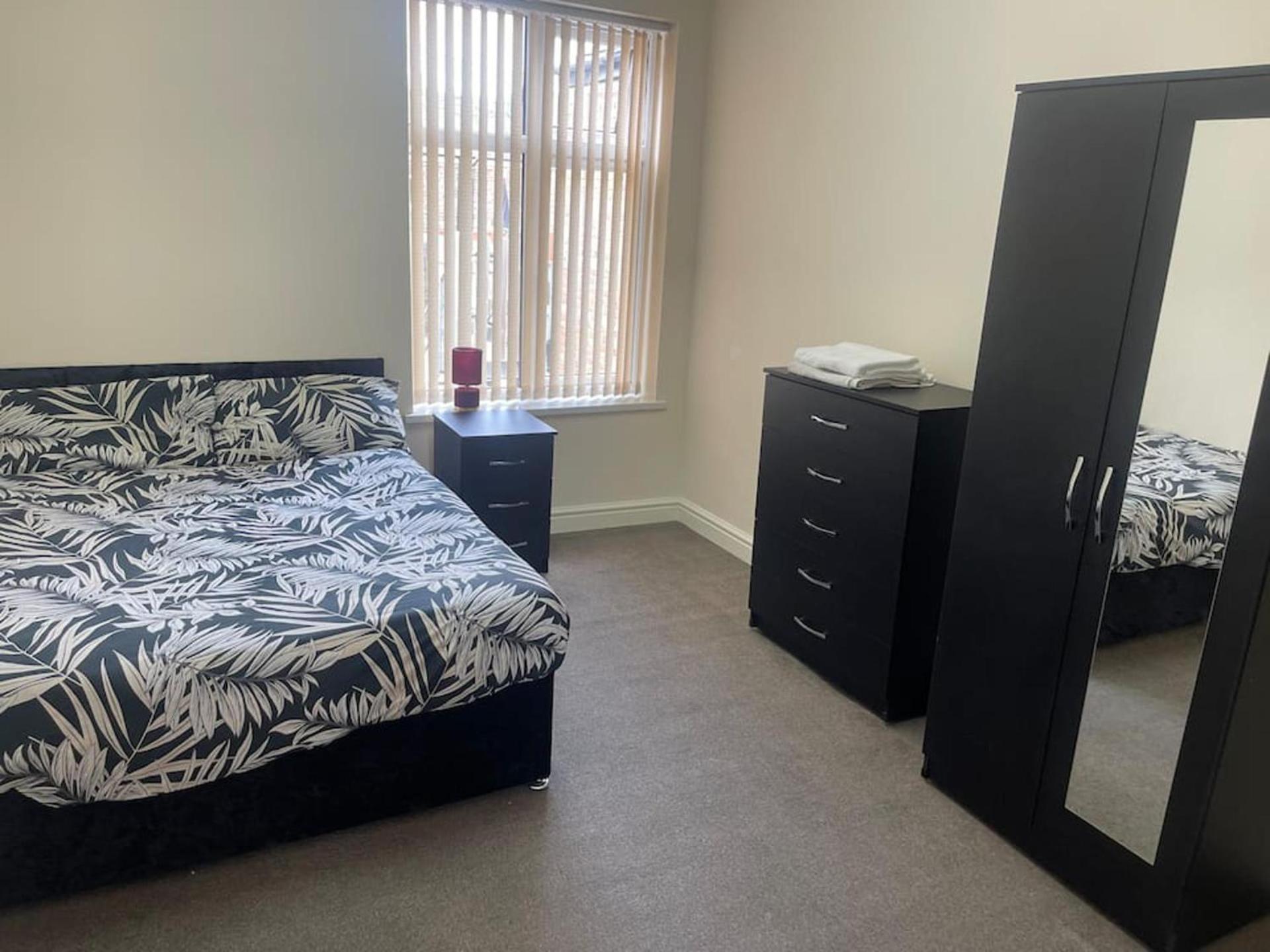 2-Bed Apartment - Sleeps 4 - Street Parking - Wifi Manchester Exterior foto